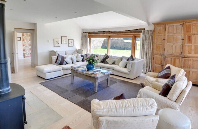 Barn Drift - Eight Bedroom House, Sleeps 16