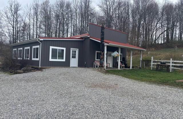 Barndominium that is Pet friendly, near wineries & Woodbury Wildlife Area .