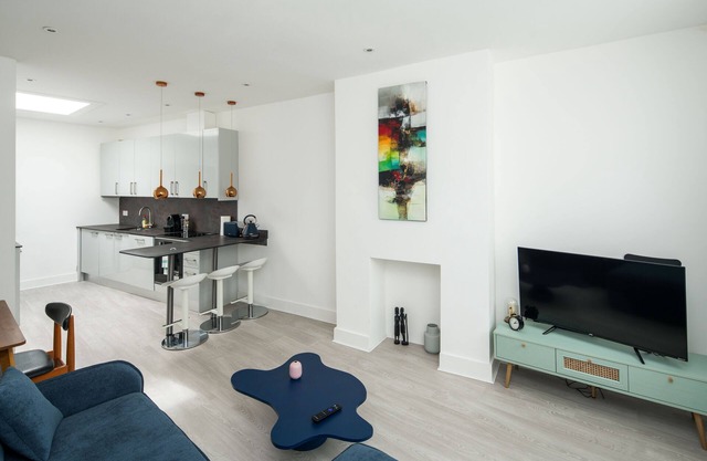 Barons Court 1 Bed