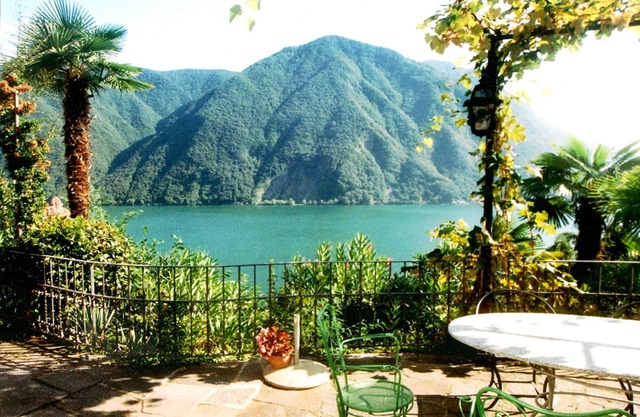 Barony VILLA Lugano-Castagnola-near lake,aircondition,park,indoorpool,lakeview
