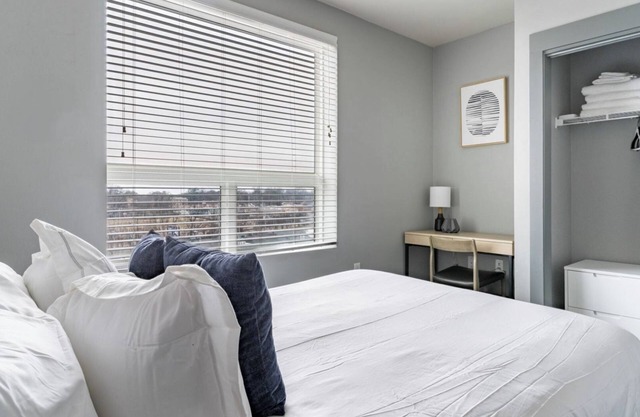 Barsala l Quiet Work-Friendly 3BD Apt Near St. Jude & UT Health