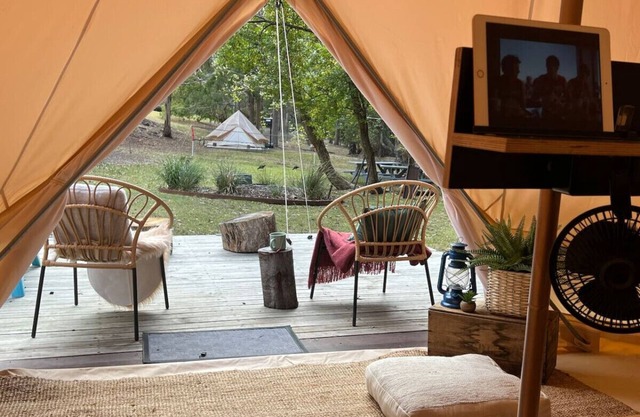 Base Glamp Bruny - Near Hotel Bruny, heated tents