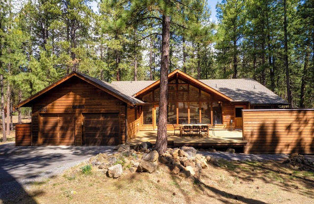 Basecamp Lodge at Black Butte