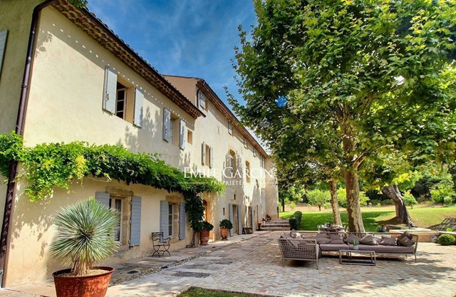 Bastide for rent South Luberon on a wine estate
