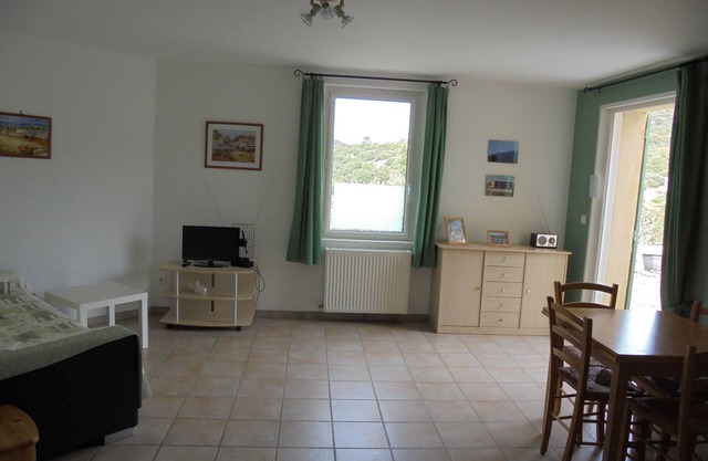 Bastidon for rent facing Mont Ventoux, shared swimming pool