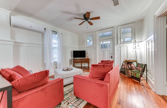 Baton Rouge Cottage w/Fenced Yard: Near Downtown!