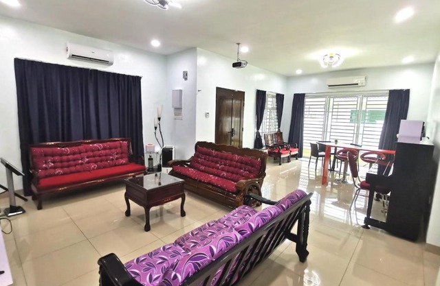 Batu Pahat Karaoke LawnView TvBox BBQ Villa