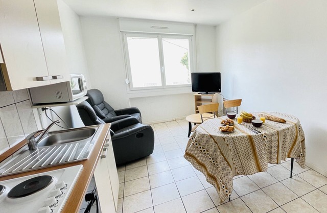 Baudelaire: Apartment 300 metres from the thermal baths