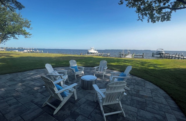 Bay Breeze - Charming 3BR Waterfront Home on the Chester River