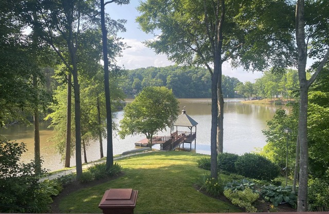 Bay Head Cove - Peaceful 5 bedroom lakefront home on private cove with boat dock