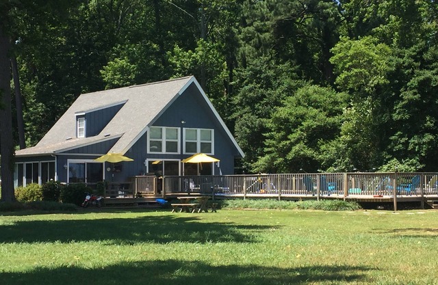 Bay House with Amazing View & Swimming Pool (open May- Sept.)