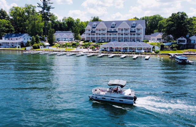 Bay Pointe Inn