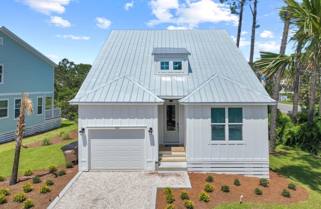 Bay View, Pet Friendly, Steps to the Beach, Pool, PickleBall Courts, & Kids Nook