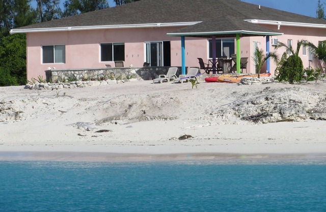 Baybreeze~ON THE BEACH in Bennett's Harbour
