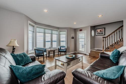 Baycrest Waterfront Escape