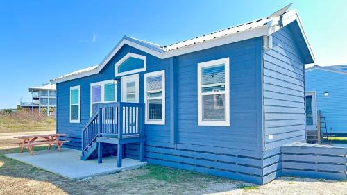 Bayfront Bliss & Great Fishing -Water Views & Beach Nearby