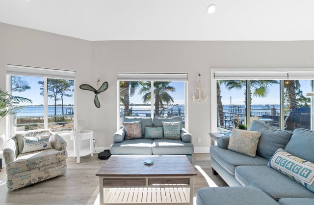 Bayfront Home , Pet-Friendly, Boat Access, Gorgeous Views & Relaxation! - Pirate's Cove