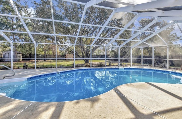 "Bayou Breeze"cPrivate Pool (Heated) Gorgeous Home! Bikes, Game room
