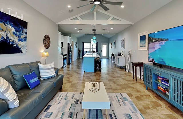 Bayside Abode | Pet-Friendly, Downtown