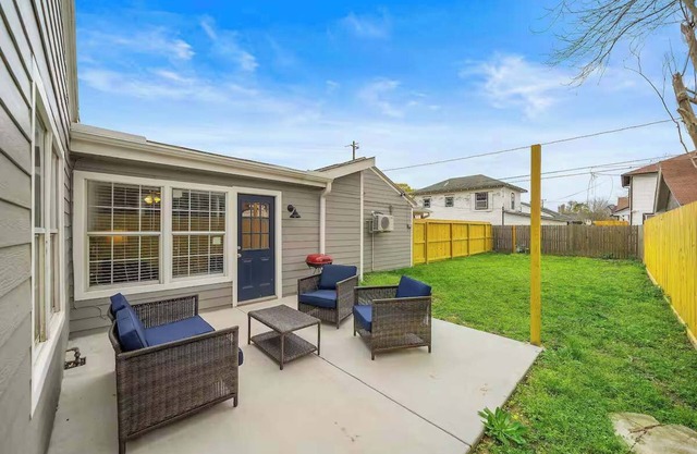 Baytown Getaway Patios BBQ Family-Friendly