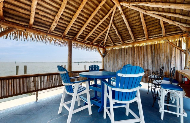 Bayview condo with bayside deck, Wi-Fi, and outdoor pool