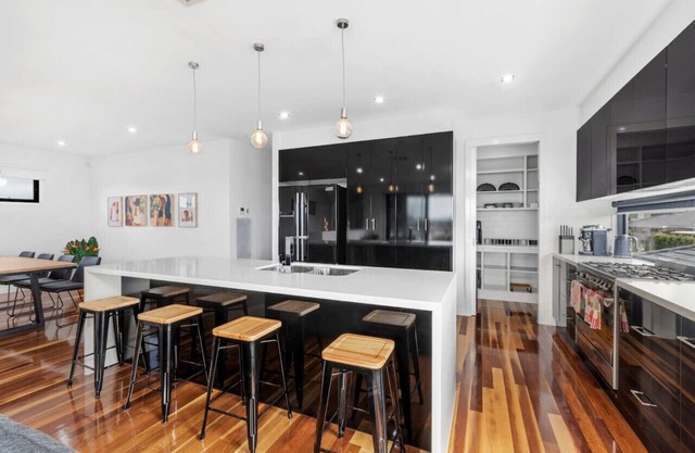 Bayview- Sleeps 14, Aircon, Garage, Pets welcome!