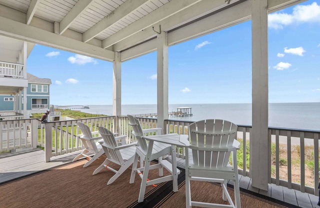Bayview Sunset Bayfront with Hot Tub Pet Friendly