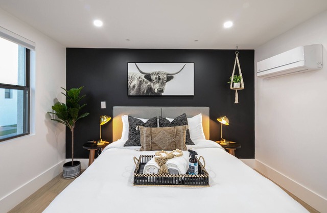 Be in the Heart Of Chandler, Walking Distance to Golf, Shops, Resturants, & More