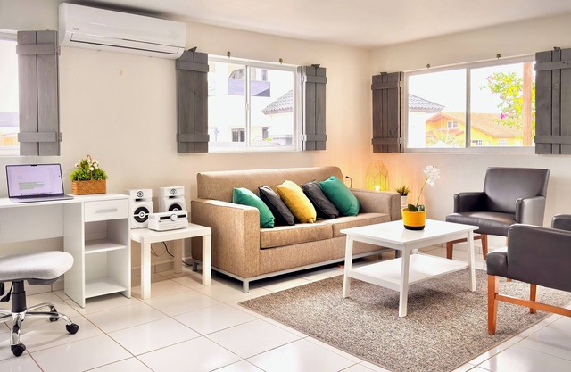 Beach 7 min away! 2 BR, 1 BA, free parking, kitchen, workspace, hot water shower