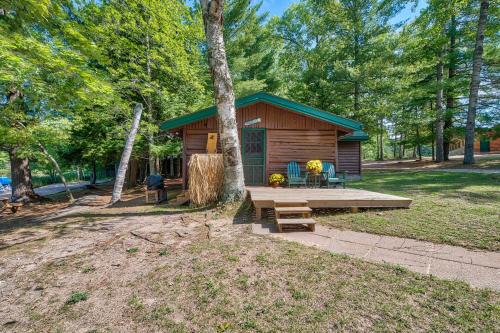 Beach and Game Room Access Lakefront Levering Cabin