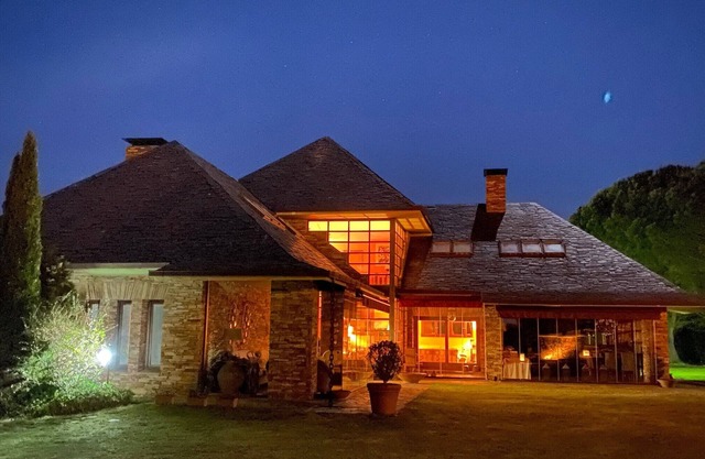 Beach and Mountain House. Garden, Pool and Rest