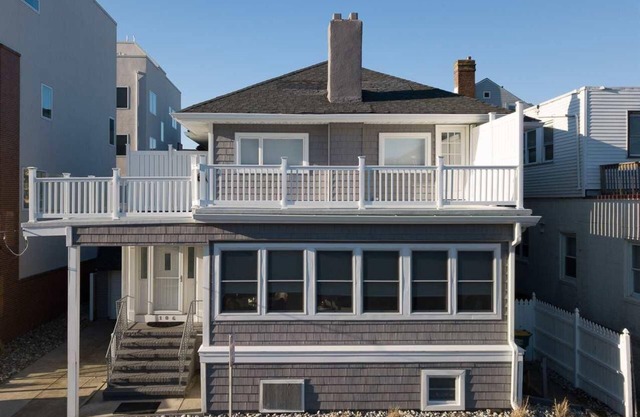 BEACH BLOCK 100% RENOVATED HUGE ROOF DECK SEE OCEAN 6bedroom bath 7 beds+futon