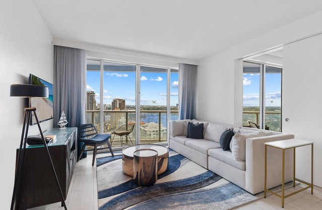 Beach + City Views~22nd Floor~Amenities Galore!