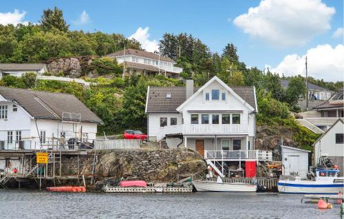 Beach Front Apartment In Steinsland