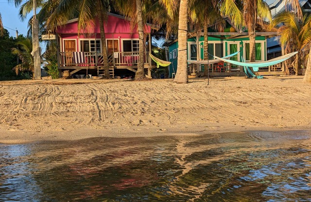 Beach Front! Cobia Beach Guest House "Hot Pink Family Cabin"
