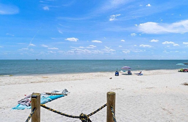 Beach Front Dauphin Island - Large Condo Sleeps 6 Dauphin Surf Club