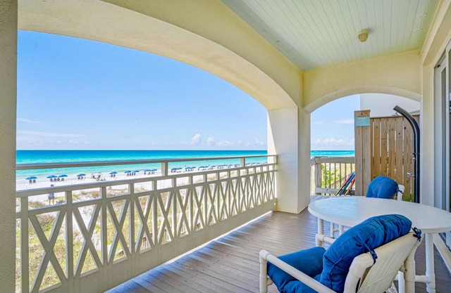 ✨Beach Front-Gorgeous Renovation-2 Masters with Gulf Views-4BR Charlie Boy✨