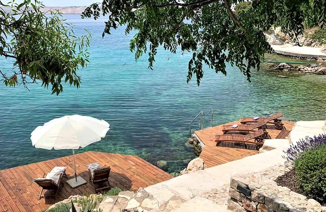 Beach front home in Lukovo Sugarje