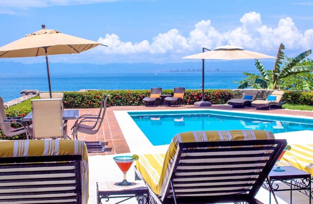Beach Front House , 5 minutes to down town,private pool ,staff , come to enjoy!