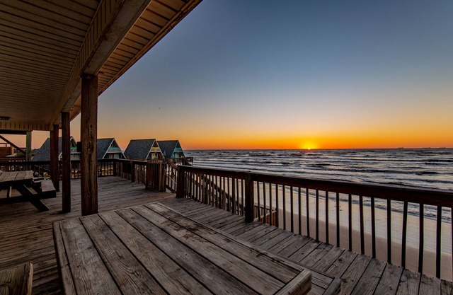 Beach Front On Pedestrian Beach - bare feet to beach oct 7-9Sale@150nt +10% Off