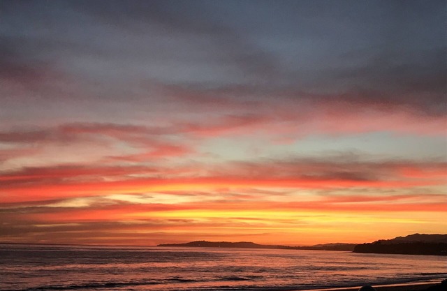 Beach front Sea Loft in Santa Barbara. Weekly discounts. Best beach sunsets!