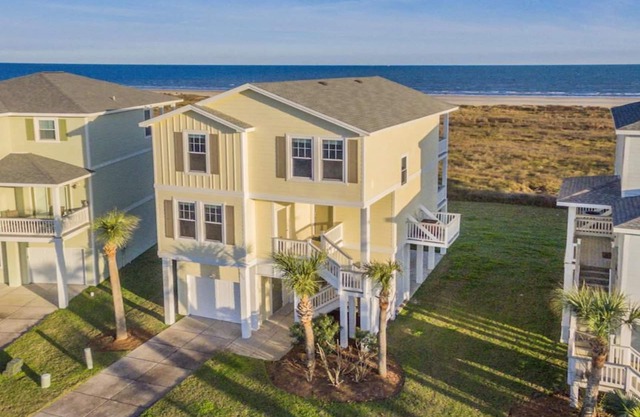 BEACH FRONT! The Happy Mullet: Surf, Sun, the Perfect House and Ms. Pac Man