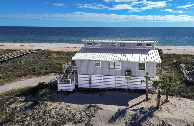 BEACH FRONT - 3 Bed 2 Bath, Remodeled, Pet Friendly, Hot Tub, Fire Pit