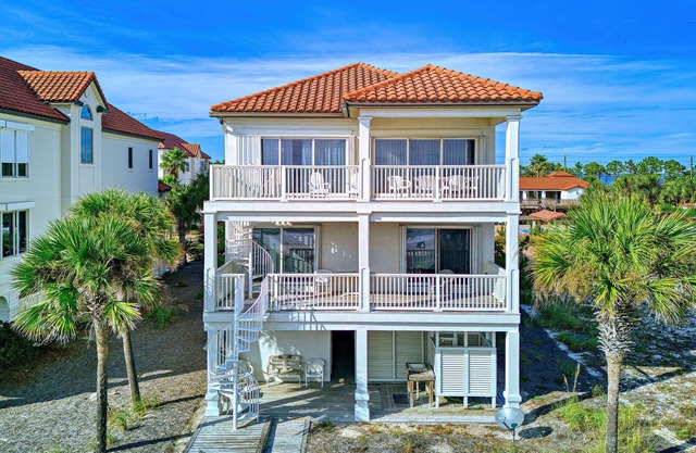 Beach Front, Swimming Pool, FREE Beach Gear!