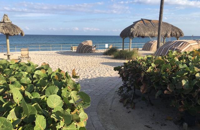 Beach Front Villa, 50 feet to the beach
