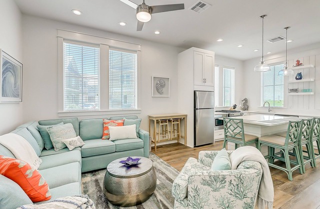 Beach & golf getaway with pool, gym, & restaurants on-site – snowbirds welcome