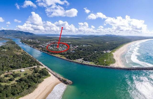 Beach Haven Villa - close to beach and breakwall