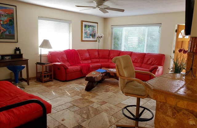 BEACH- HOT TUB, PETS, F. YARD, BIKES, 1 MIN FLAGLER AVE & SHOPS.nnnn