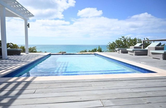 Beach House on cove of Ten Bay Beach
