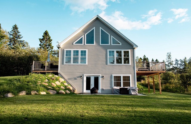 Beach House Chalet - shared access to Rangeley Lake